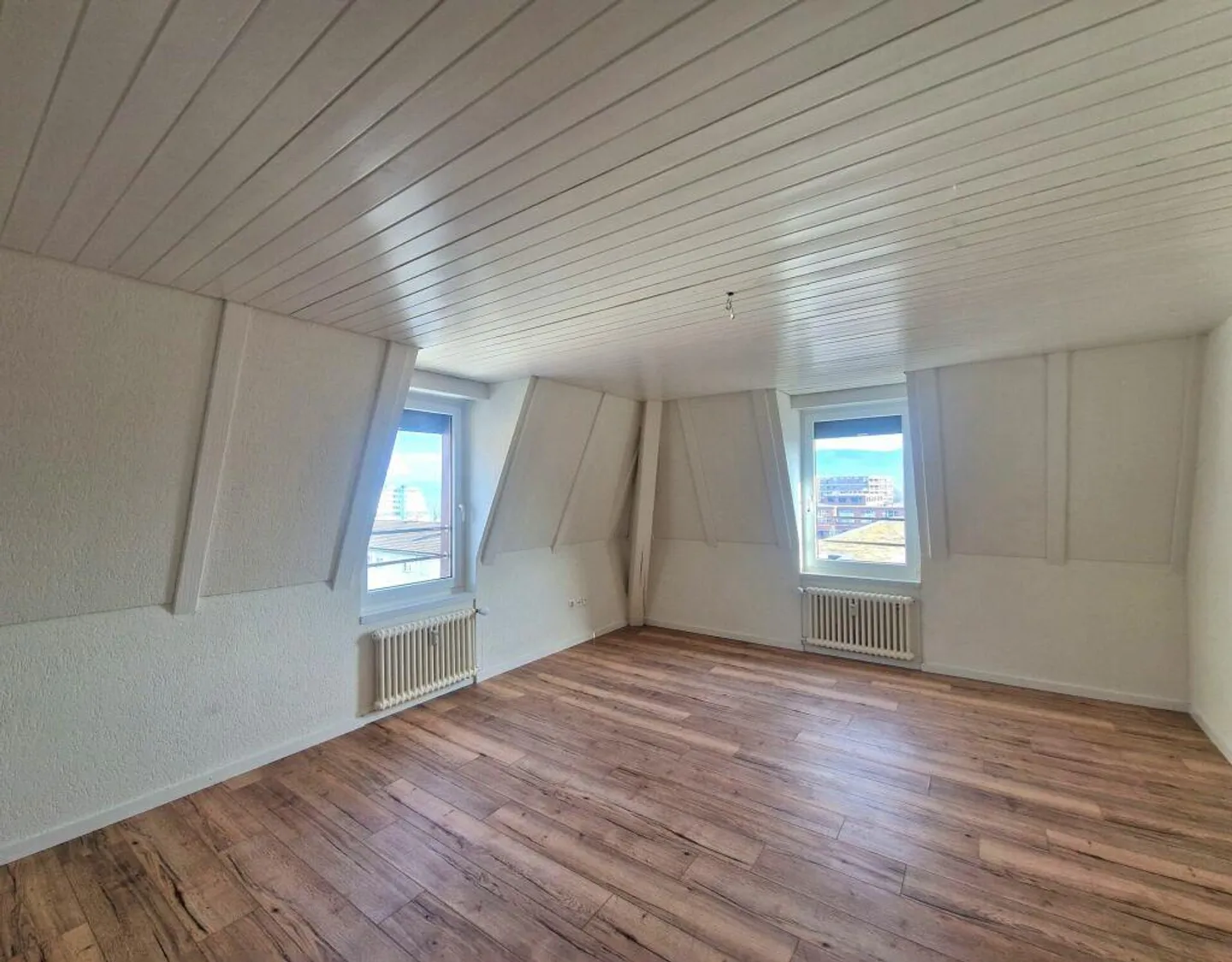 1st Month Rent FREE | Cozy 4.5 Room Apartment in Central Location - Photo 4 of 10