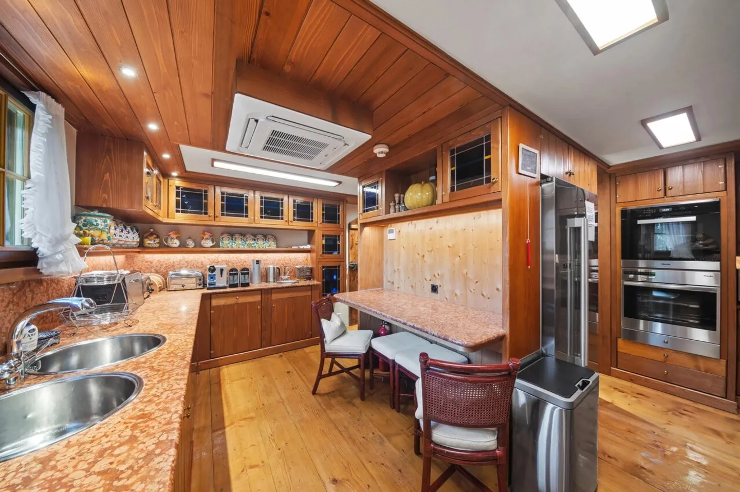 Chalet in a Privileged Setting of Gstaad - Photo 3 of 13