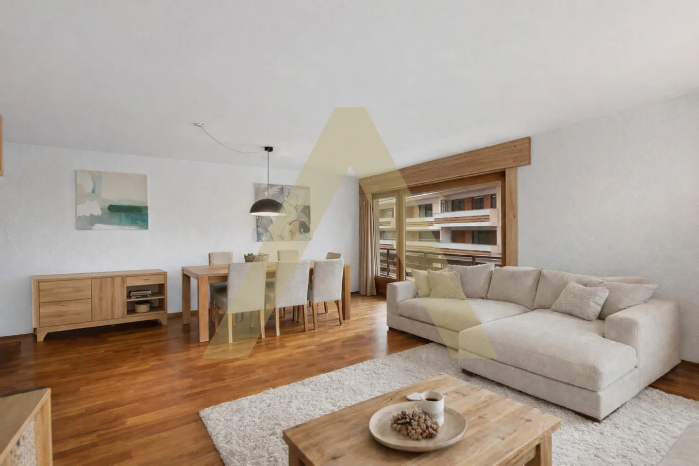 Spacious and bright apartment in the city center - Photo 3 of 13