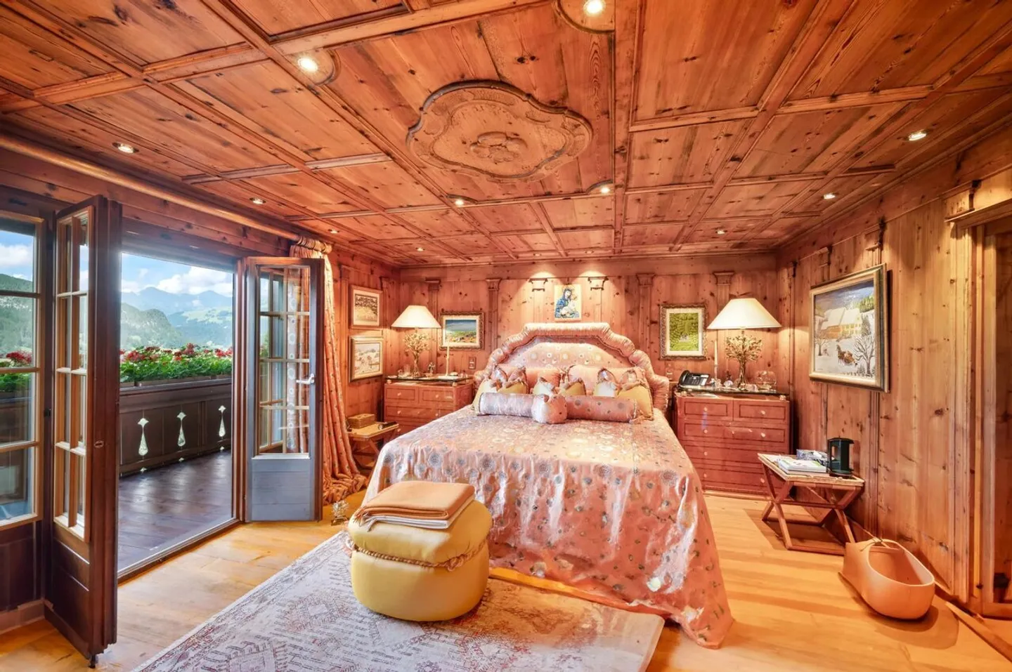 Chalet in a Privileged Setting of Gstaad - Photo 4 of 13