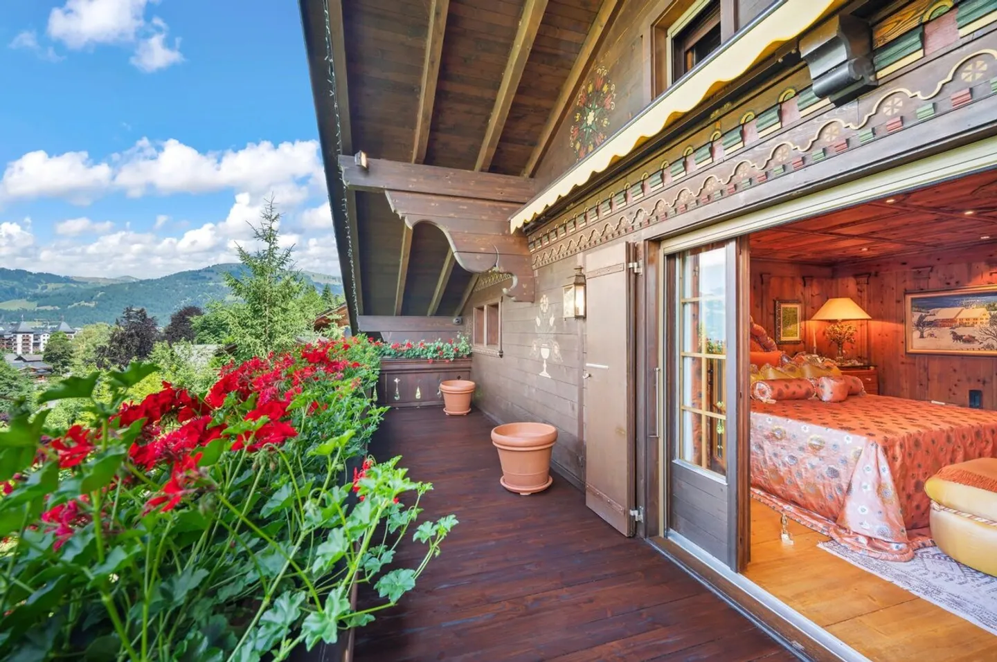 Chalet in a Privileged Setting of Gstaad - Photo 10 of 13