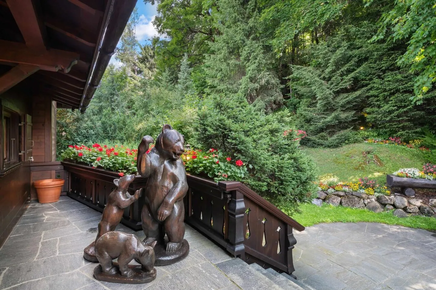 Chalet in a Privileged Setting of Gstaad - Photo 12 of 13