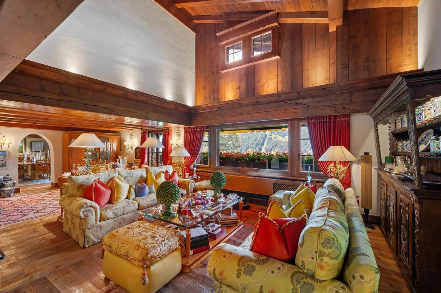 Chalet in a Privileged Setting of Gstaad - Photo 2 of 13