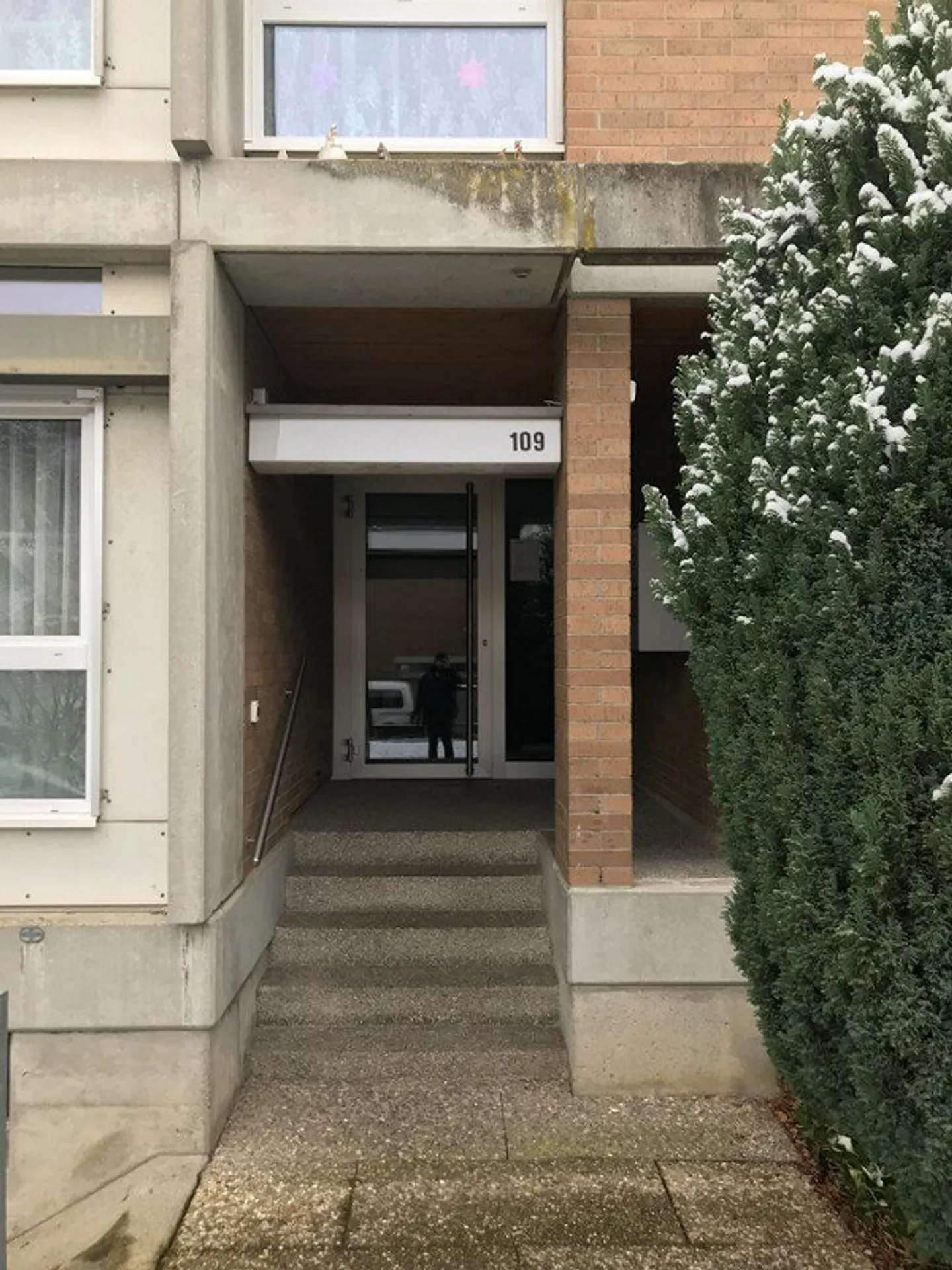 gepflegte helle 4.5-Zimmer-Wohnung mit Balkon in Ittigen - Foto 1 von 11