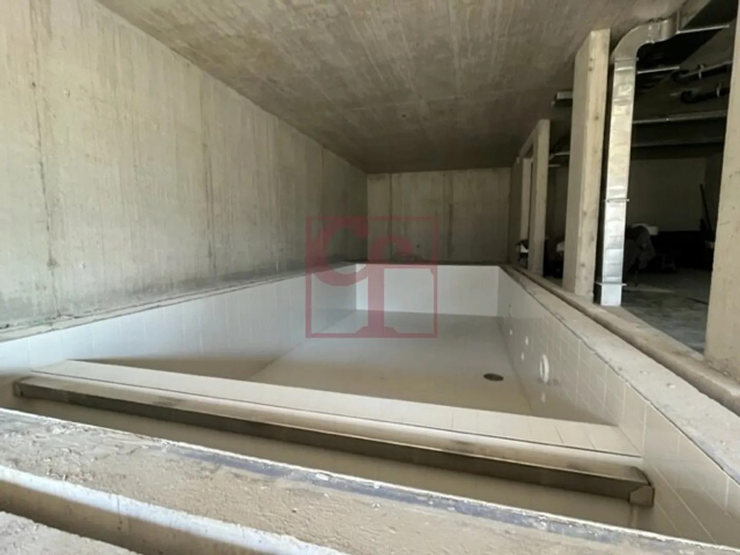 Château-d'Oex - Spazio commerciale idealmente situato (piscina) - Foto 4 di 8