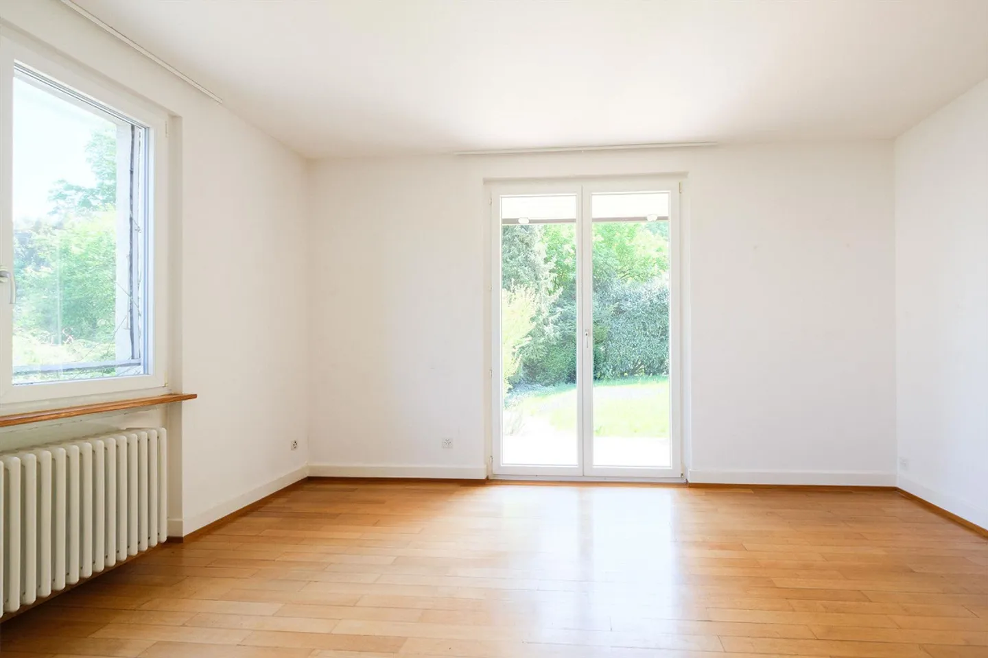 Beaucoup d'espace pour un temps limité - Maison de 7,5 pièces avec grand jardin à Bottmingen - Photo 6 sur 14