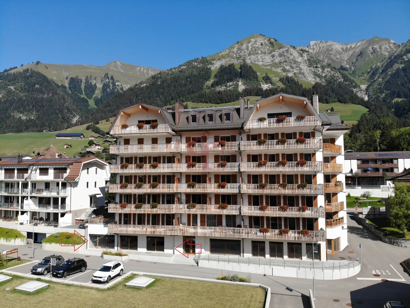Château-d'Oex - Spazio commerciale idealmente situato (piscina) - Foto 1 di 8