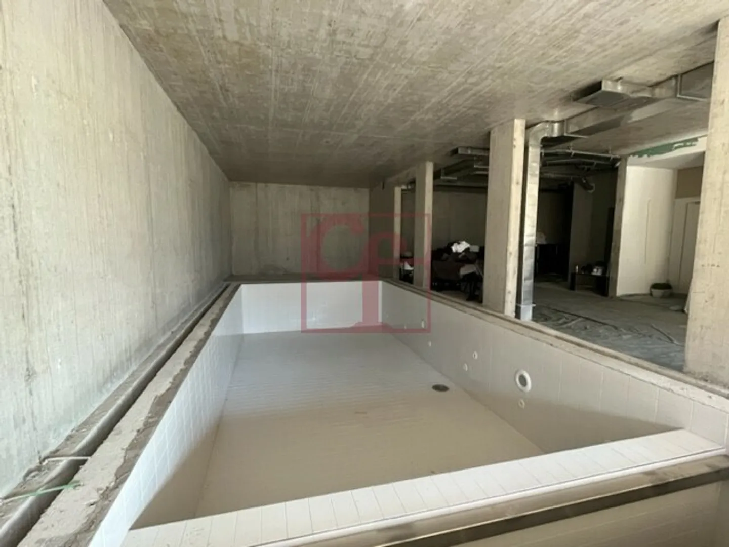 Château-d'Oex - Spazio commerciale idealmente situato (piscina) - Foto 2 di 8
