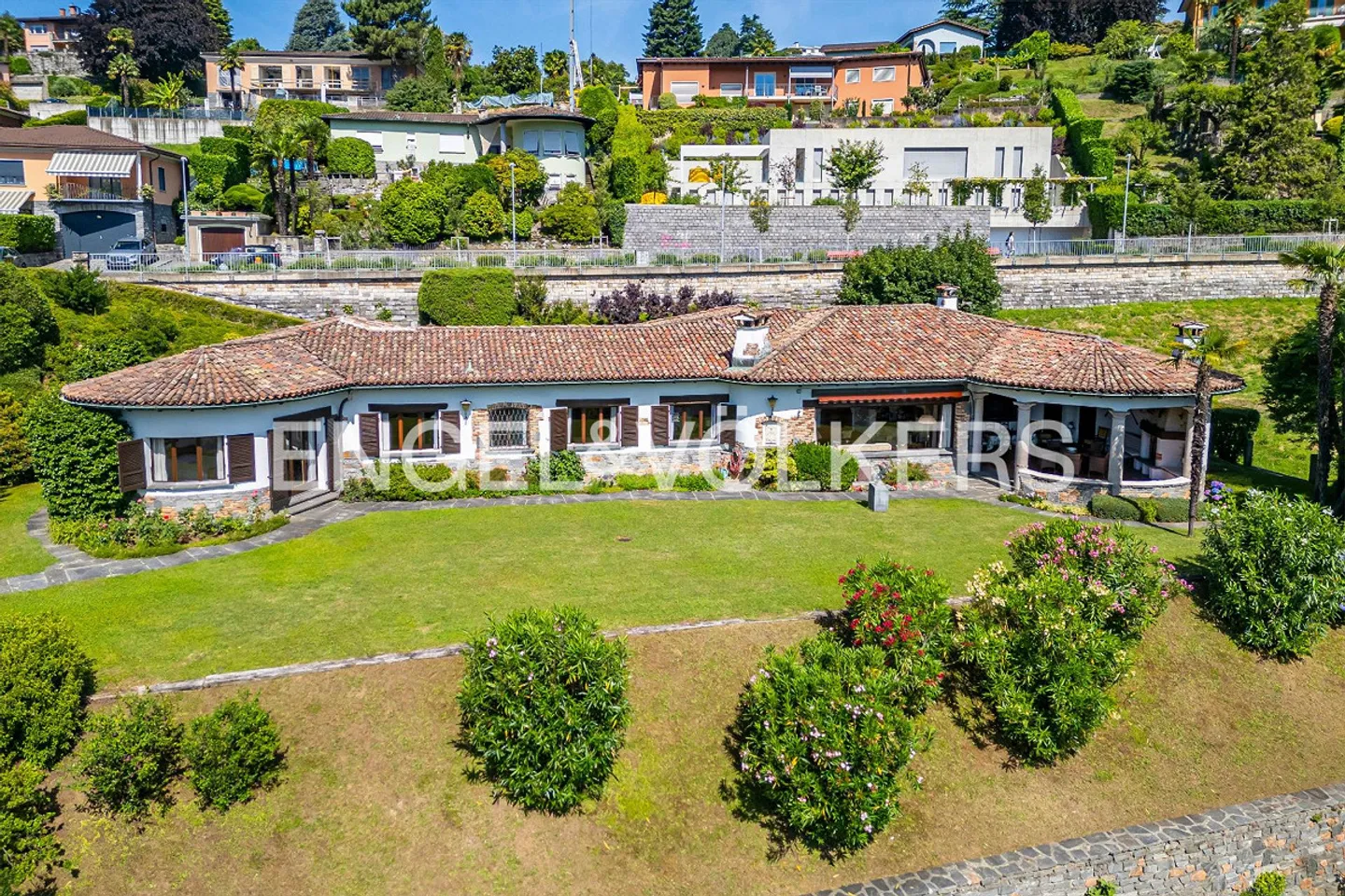 Villa mediterranea esclusiva con piscina e vista libera - Foto 1 di 13
