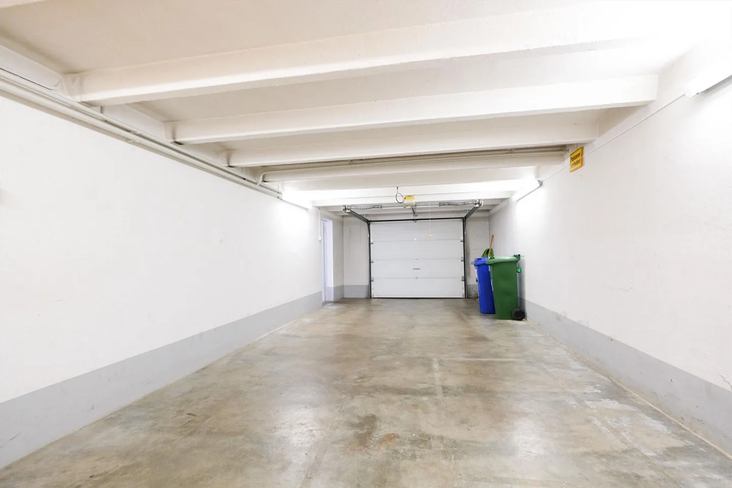 Beaucoup d'espace pour un temps limité - Maison de 7,5 pièces avec grand jardin à Bottmingen - Photo 12 sur 14