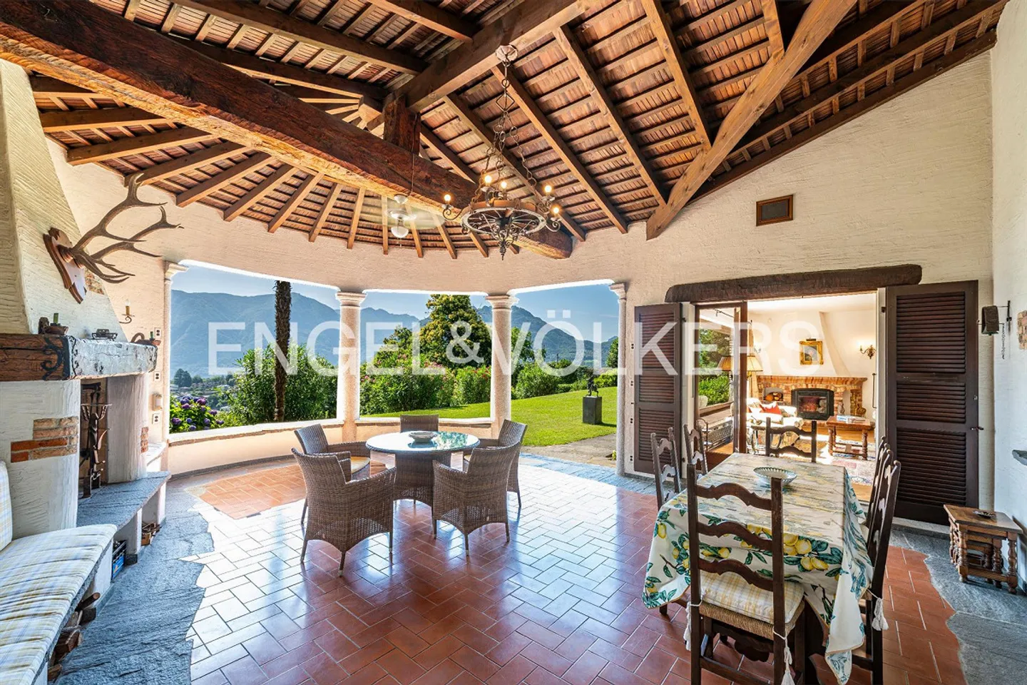 Villa mediterranea esclusiva con piscina e vista libera - Foto 6 di 13