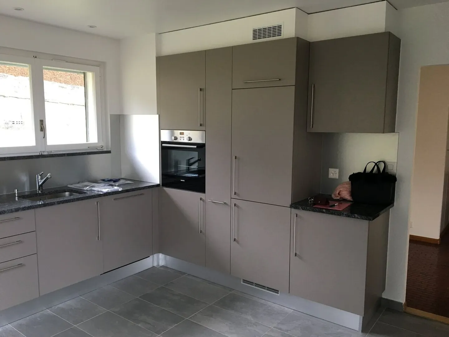 Spacious Apartment with Garden - Photo 2 of 7