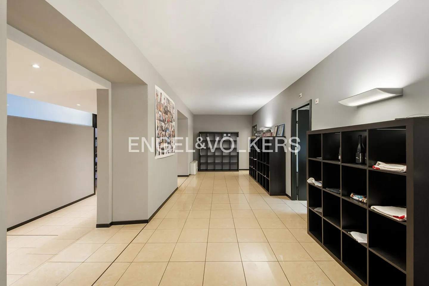 Ufficio spazioso con vista lago e prestigio - Foto 4 di 12