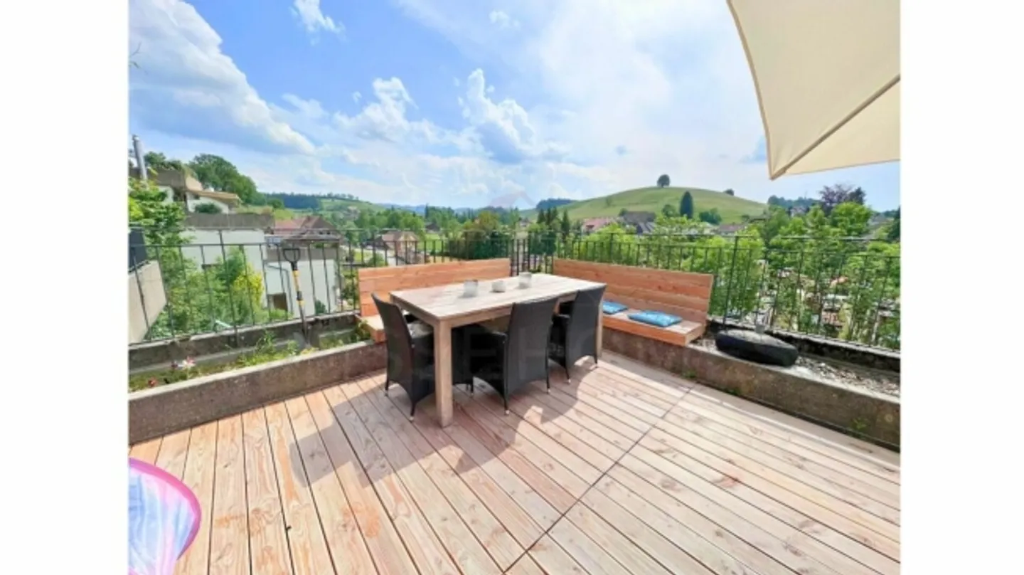 Spacieux, moderne, central - appartement de 5,5 pièces avec 126 m² de confort de vie à Huttwil - Photo 1 sur 8