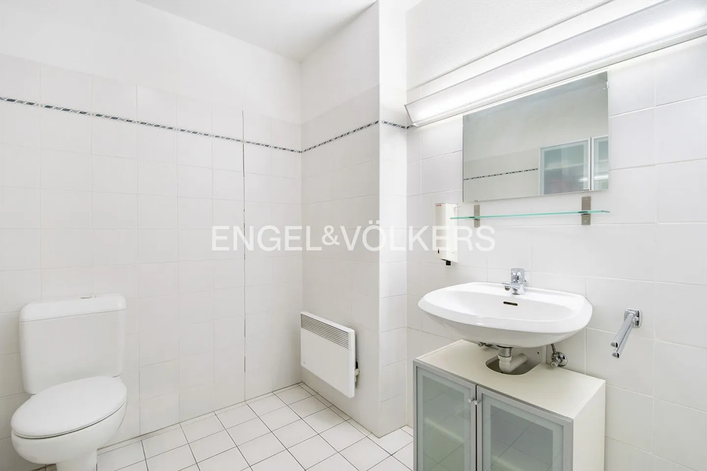 Ufficio spazioso con vista lago e prestigio - Foto 11 di 12