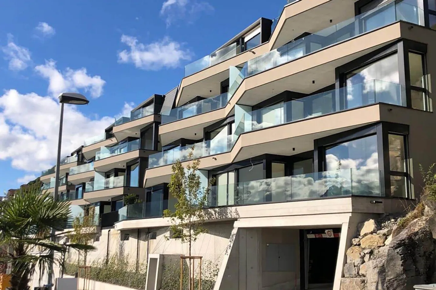 Appartamento 4.5 locali con vista mozzafiato sul lago e sulle montagne a Ennetbürgen - limitato a 3 anni - Foto 1 di 13