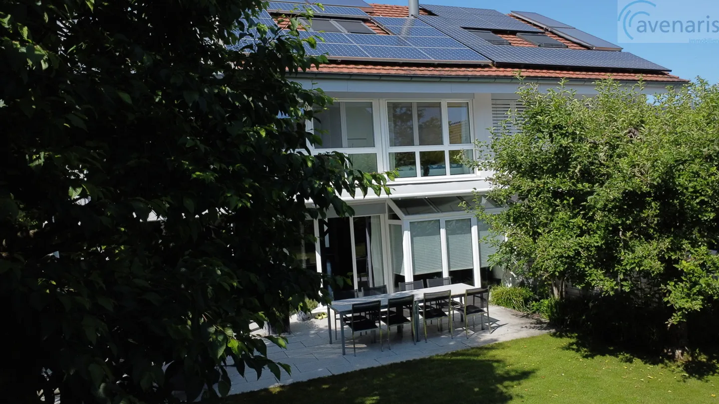 Casa bifamiliare con ampio giardino - Foto 1 di 19