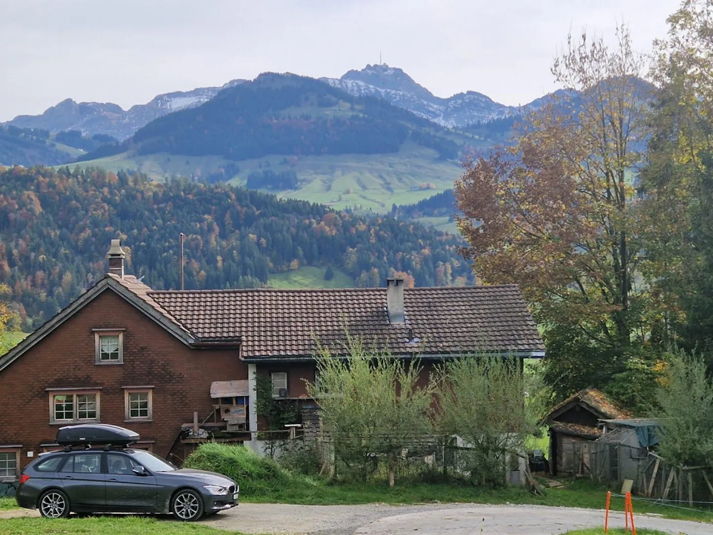 Grosse, heimelige 4.5-Zimmerwohnung mit Balkon, Sitzplatz & Garten - Foto 1 von 11
