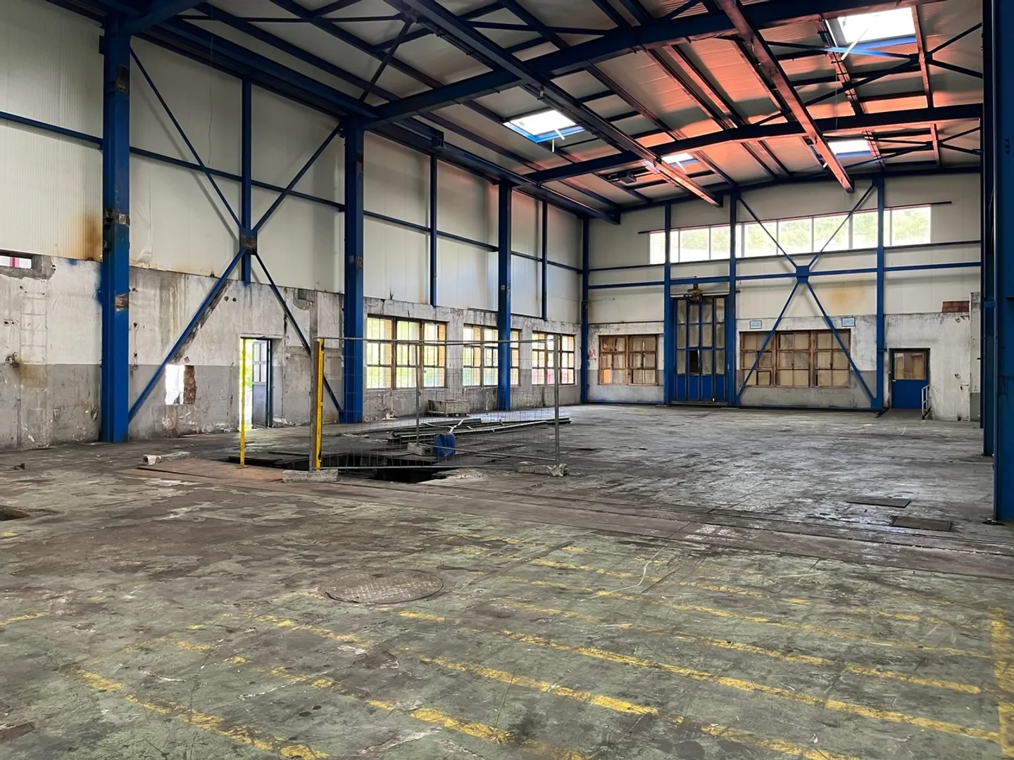 À louer : Espaces industriels à partir de 250 m² jusqu'à 5 000 m². - Photo 1 sur 8