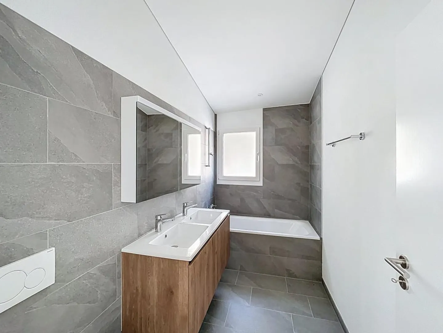 New villa with independent unit and unobstructed view of the Pre-Alps... - Photo 9 of 13