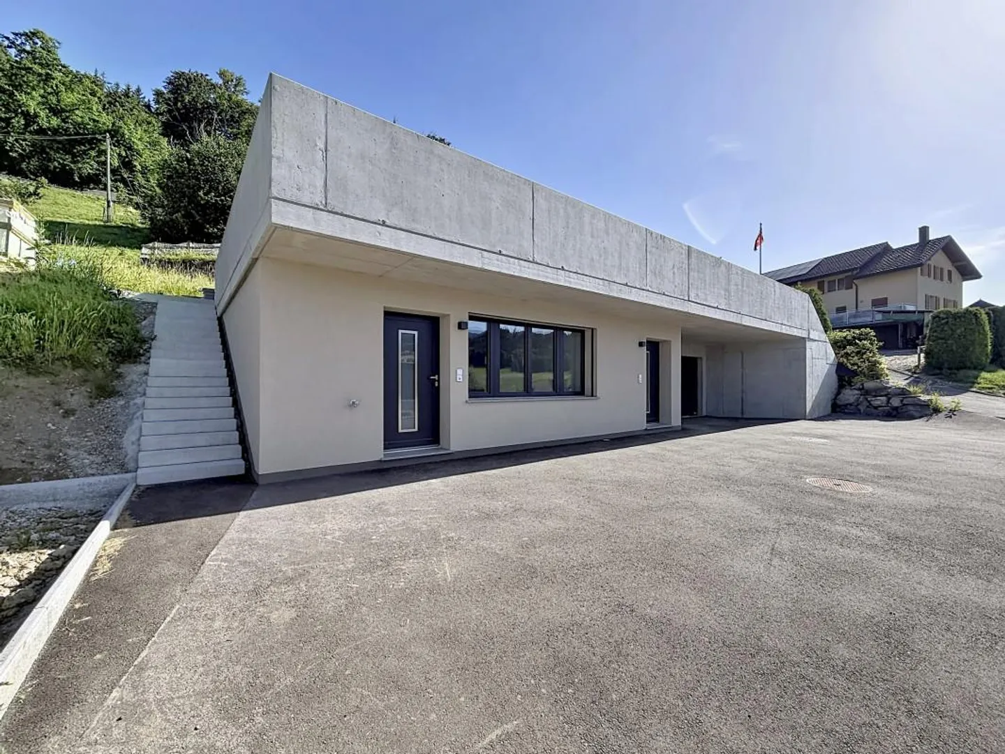 New villa with independent unit and unobstructed view of the Pre-Alps... - Photo 11 of 13
