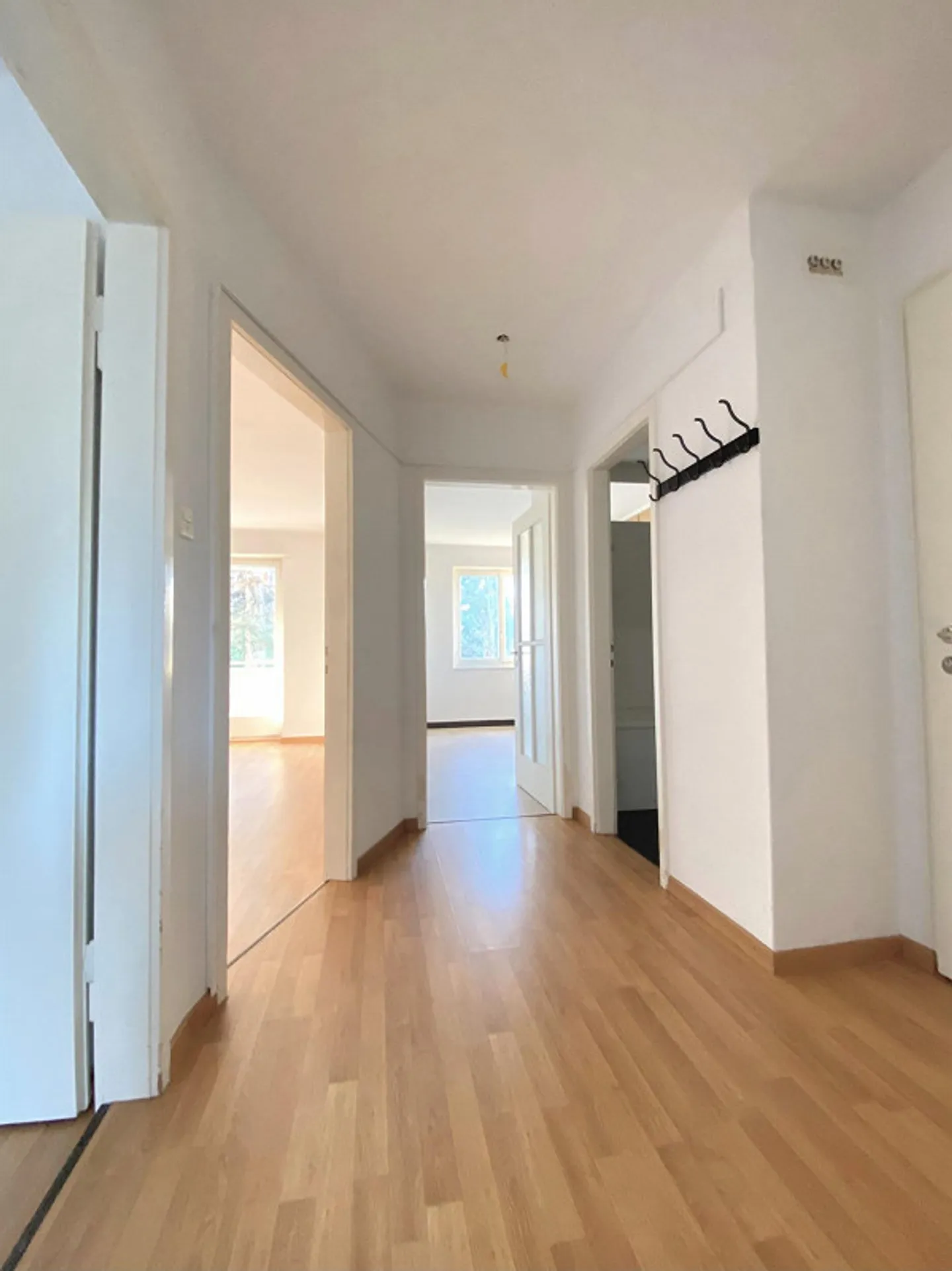 Bright 3-room apartment on the ground floor in a central location in Dietikon - Photo 1 of 9