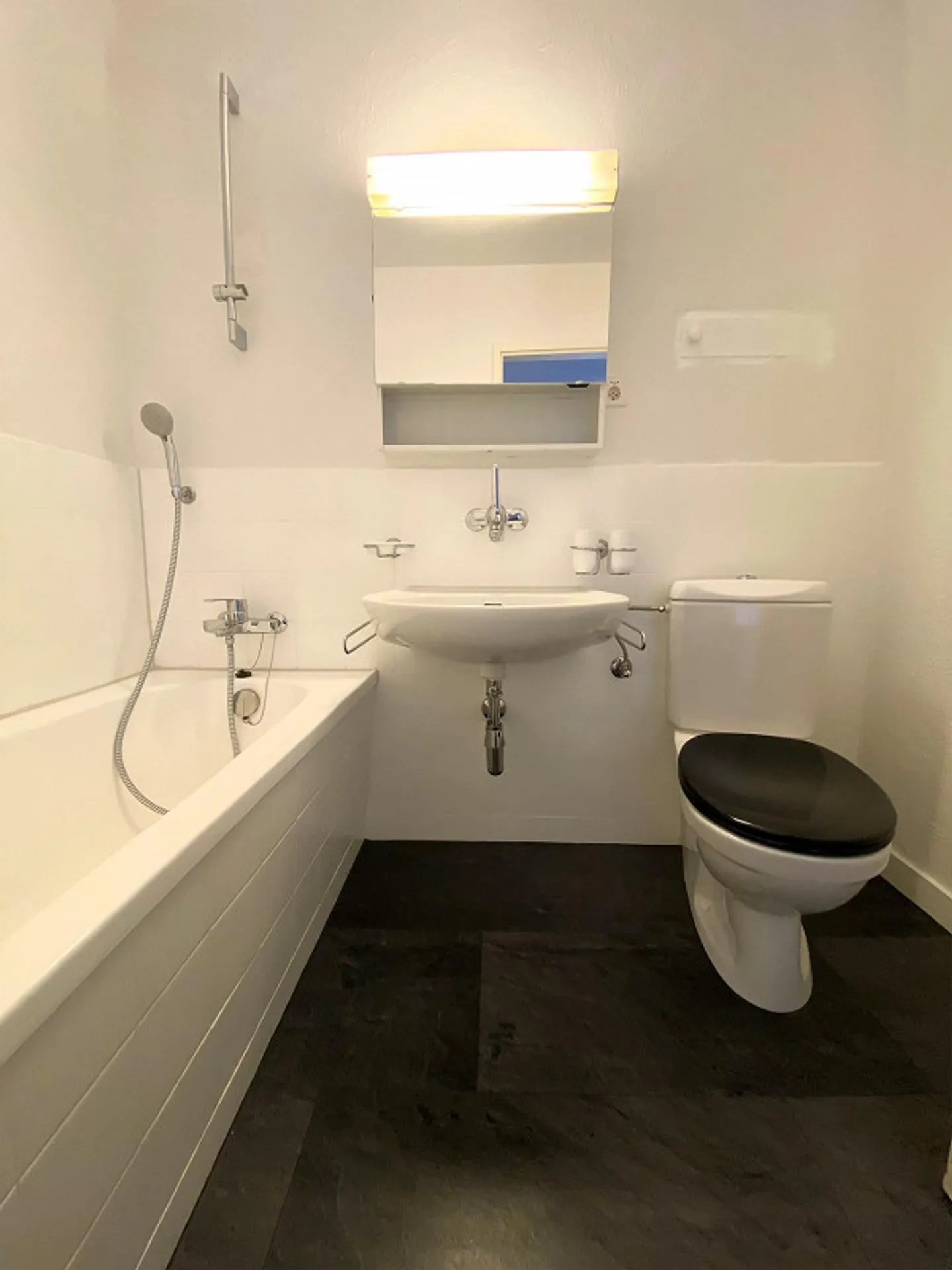 Bright 3-room apartment on the ground floor in a central location in Dietikon - Photo 6 of 9