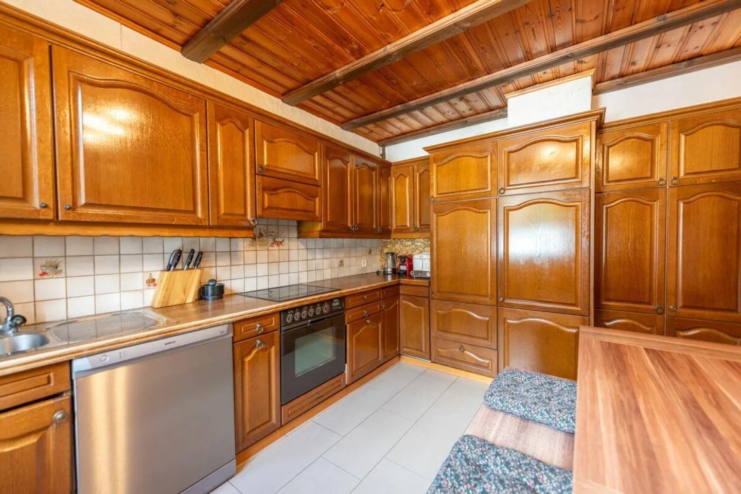 Two-family house as a residential, investment property or multi-generational house - Photo 6 of 27