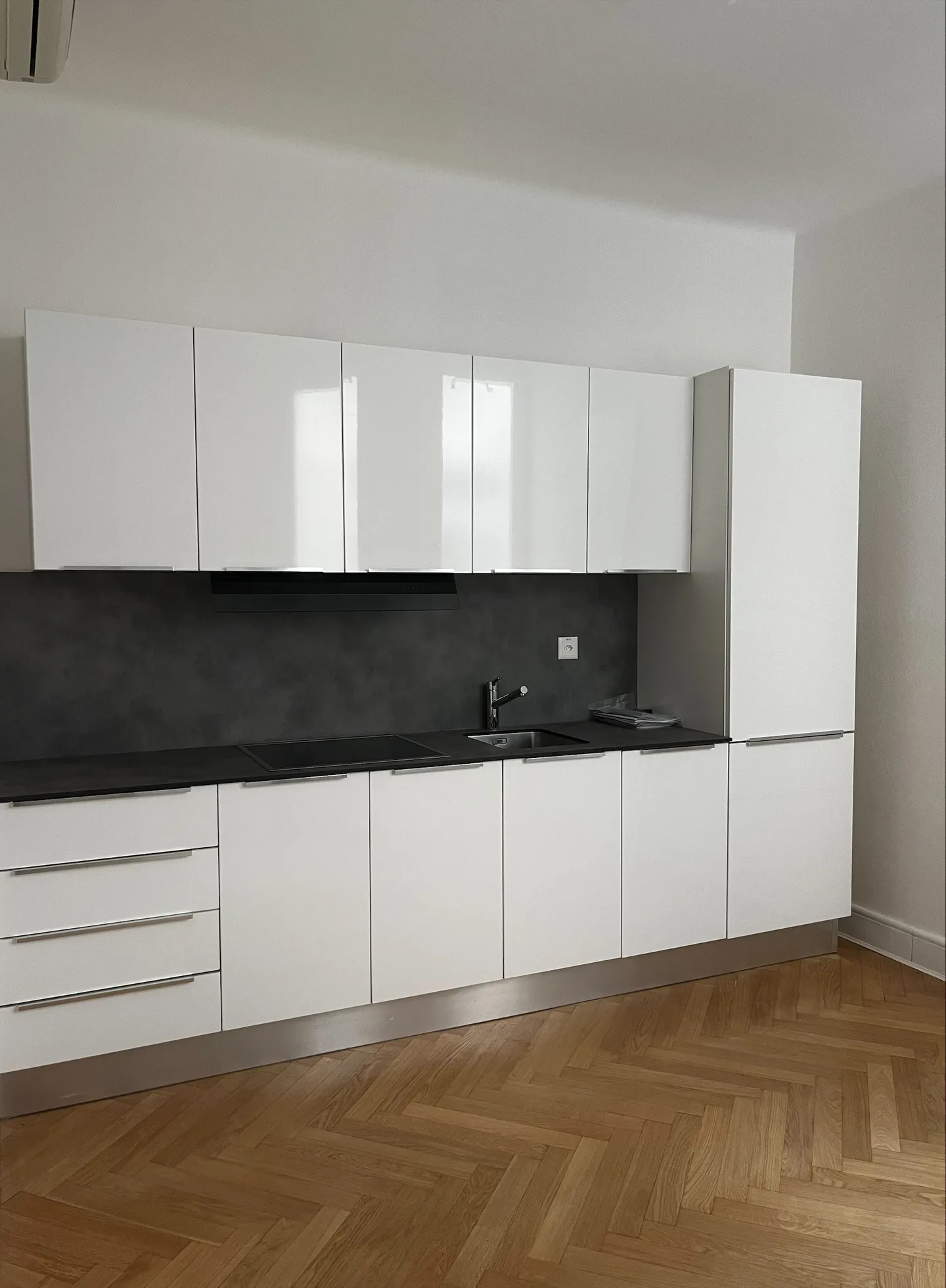 Elegant Office in Lugano - Photo 5 of 6