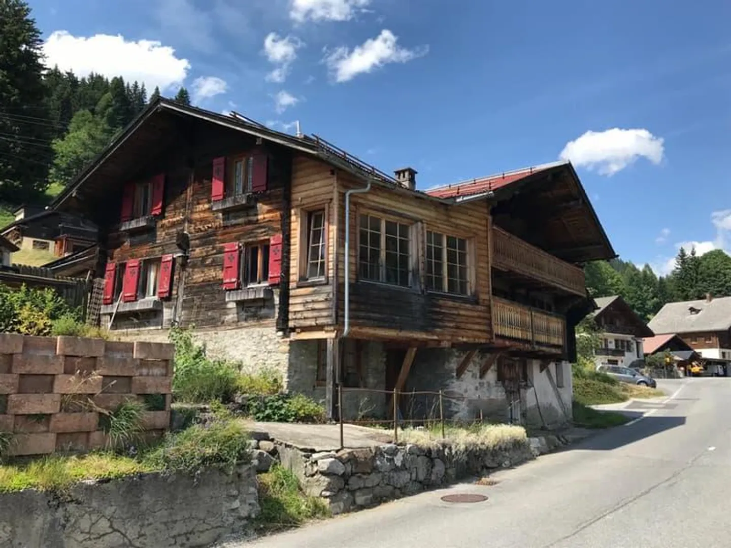 Chalet individuel avec 5,5 pièces et extension à La Collombaz - Photo 2 sur 13