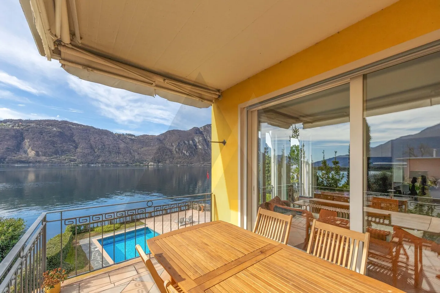 LAKEFRONT APARTMENT WITH EXTERNAL CONDOMINIUM POOL - Photo 12 of 17