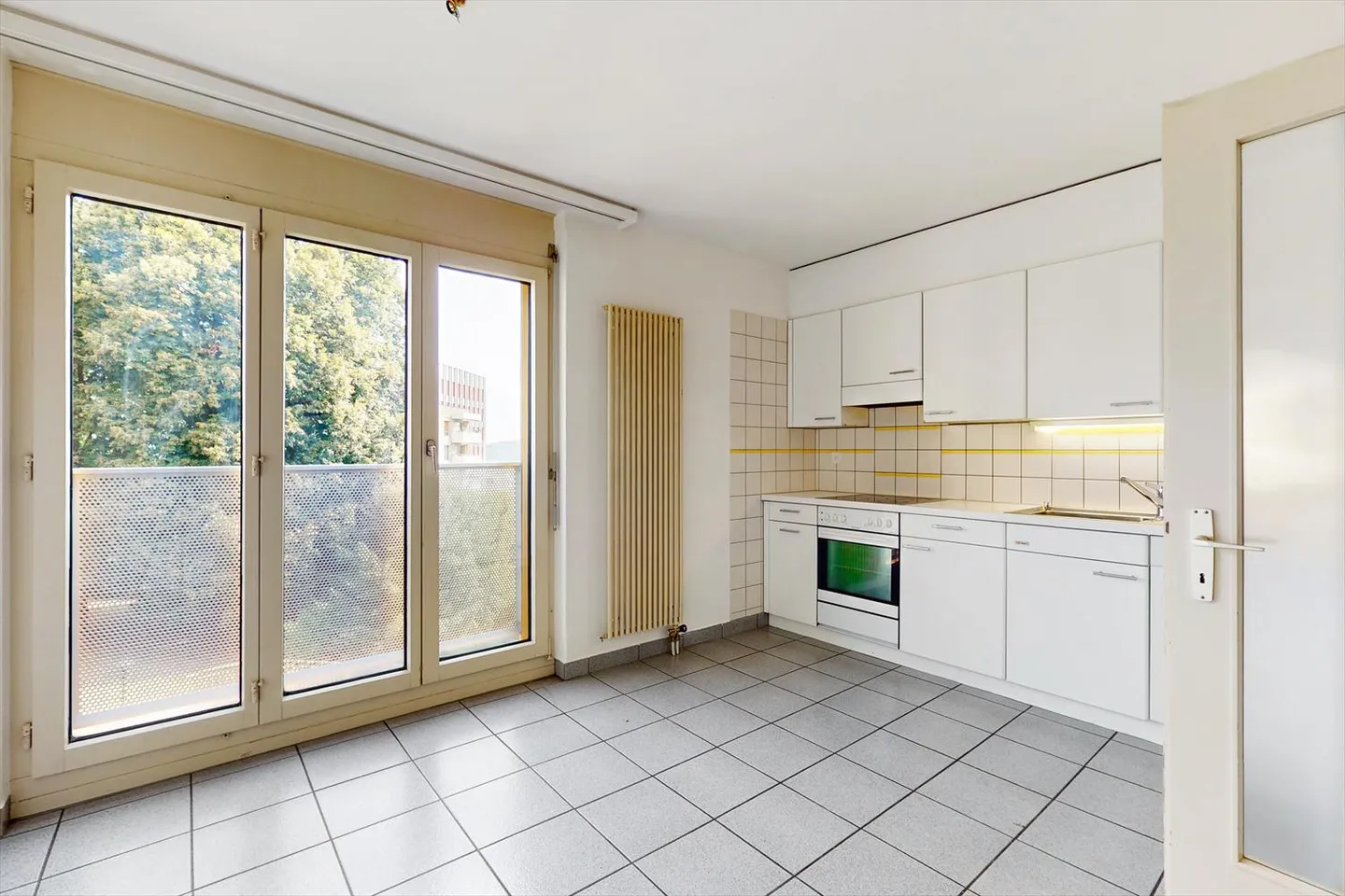 Spacious and bright - Photo 7 of 13