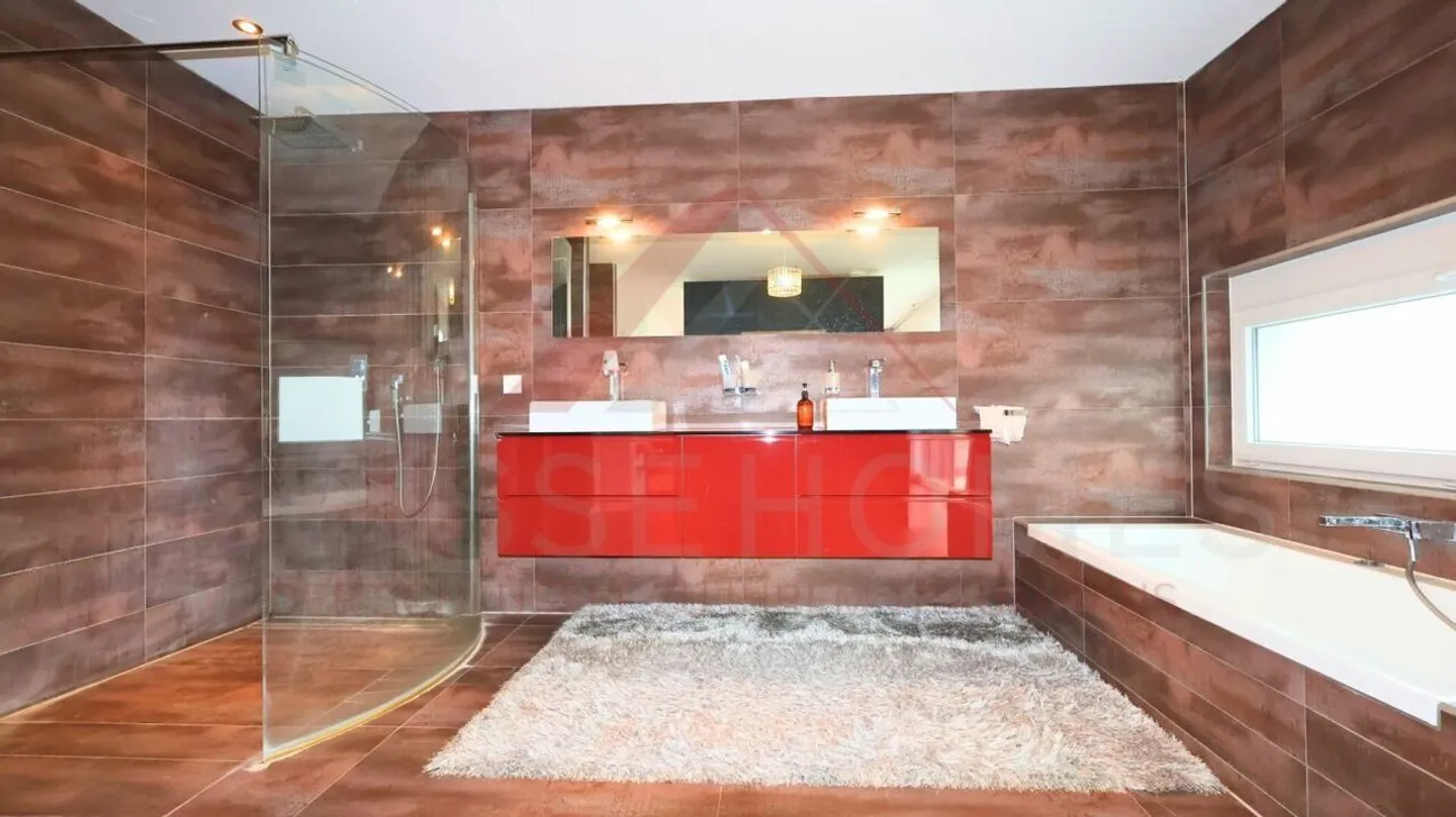 In der Nähe von Porrentruy (3 km) - Außergewöhnliche Villa mit Terrassen, Jacuzzi und Landschaftsgarten - Foto 24 von 24