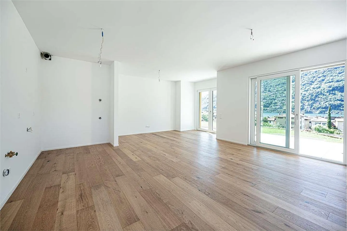 Attique lumineux 4.5 avec balcon et vue sur le lac - Photo 3 sur 13