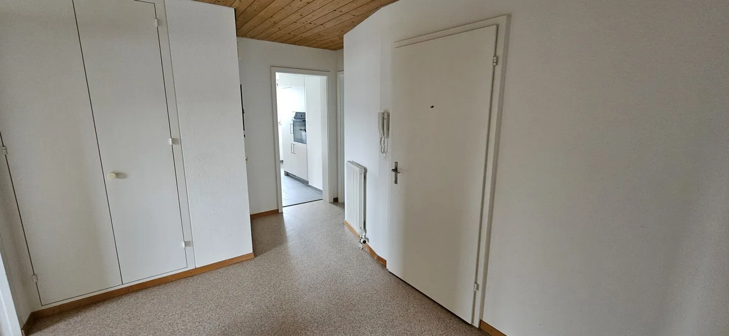 Ampio e luminoso attico di 4 stanze con nuova cucina e grande terrazza nel centro - Foto 8 di 9