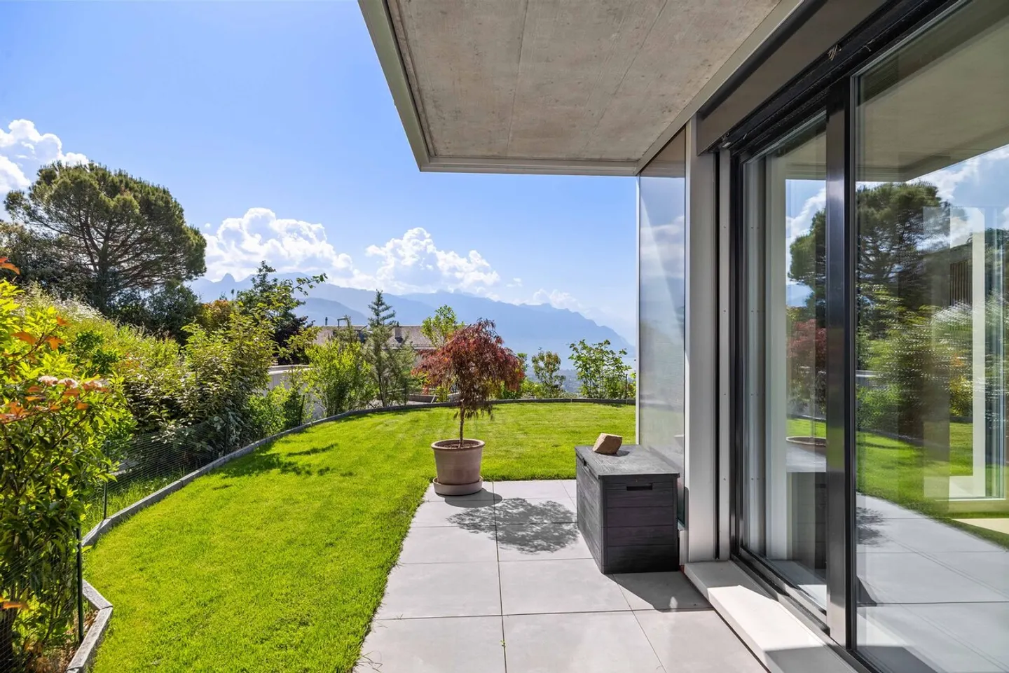 Stunning Garden Apartment - Photo 13 of 20