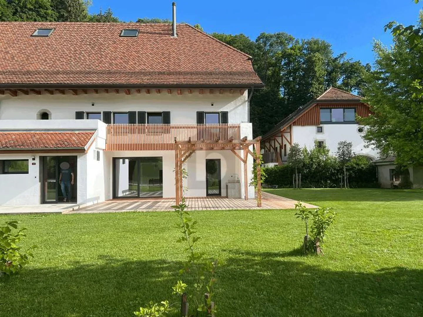 Perfect Harmony Between Modernity and Character - Photo 1 of 6