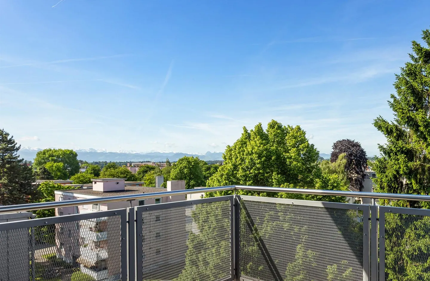 Penthouse: Central & Alpine View - Photo 2 of 9