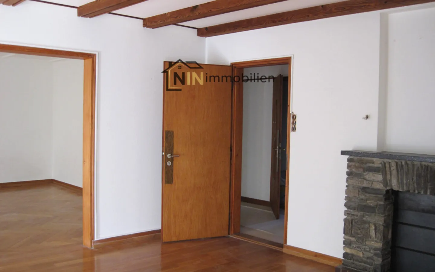 Well-kept quiet old building apartment with a lot of charm! - Photo 3 of 6