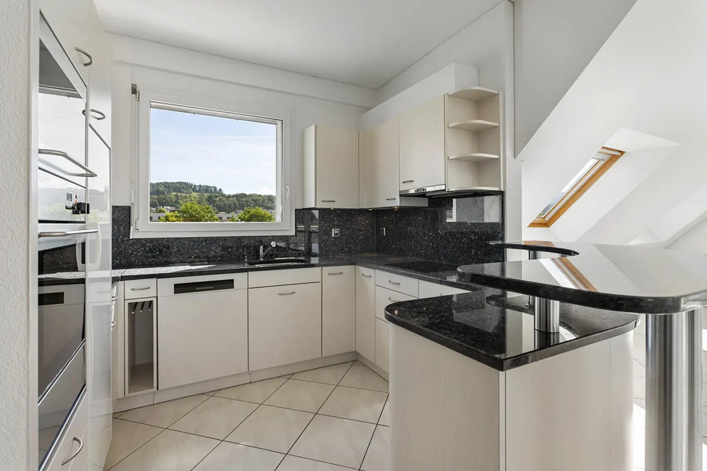 Penthouse: Central & Alpine View - Photo 6 of 9