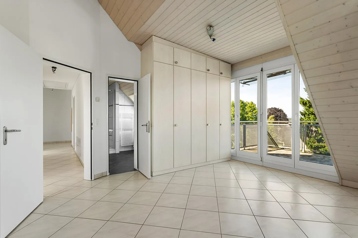 Penthouse: Central & Alpine View - Photo 4 of 9