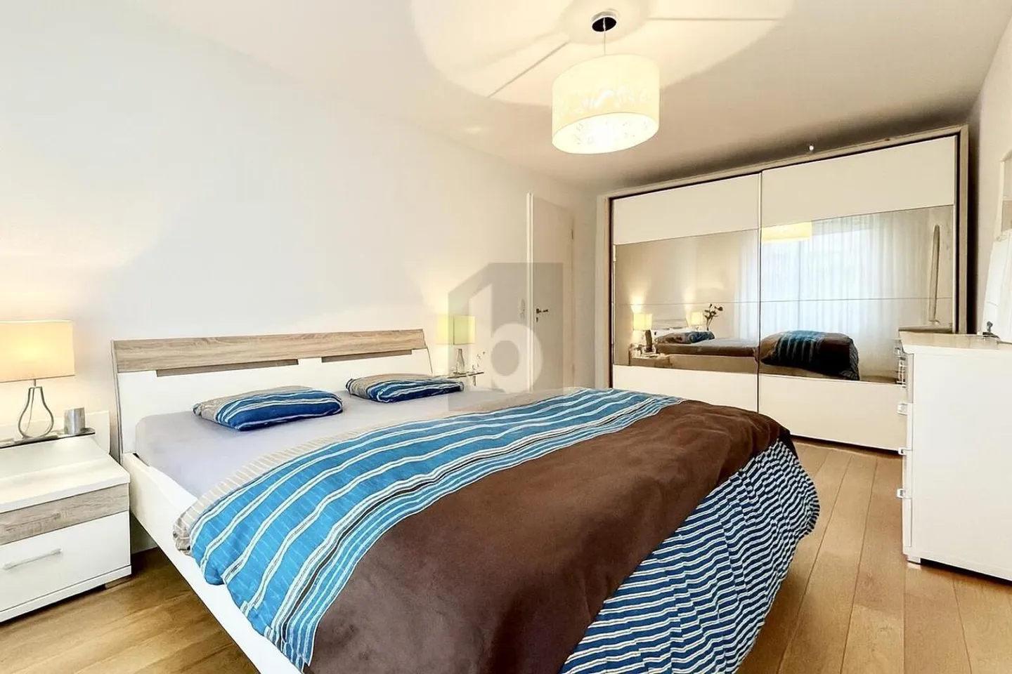 ILLUMINATO E MODERNO VICINO AL RENO - Foto 3 di 6