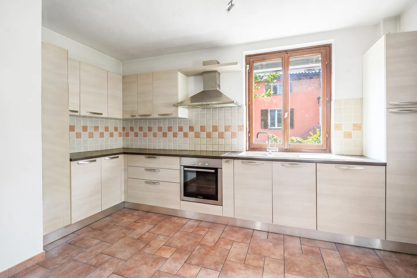 House with sunny terrace, expansion potential and... - Photo 3 of 5