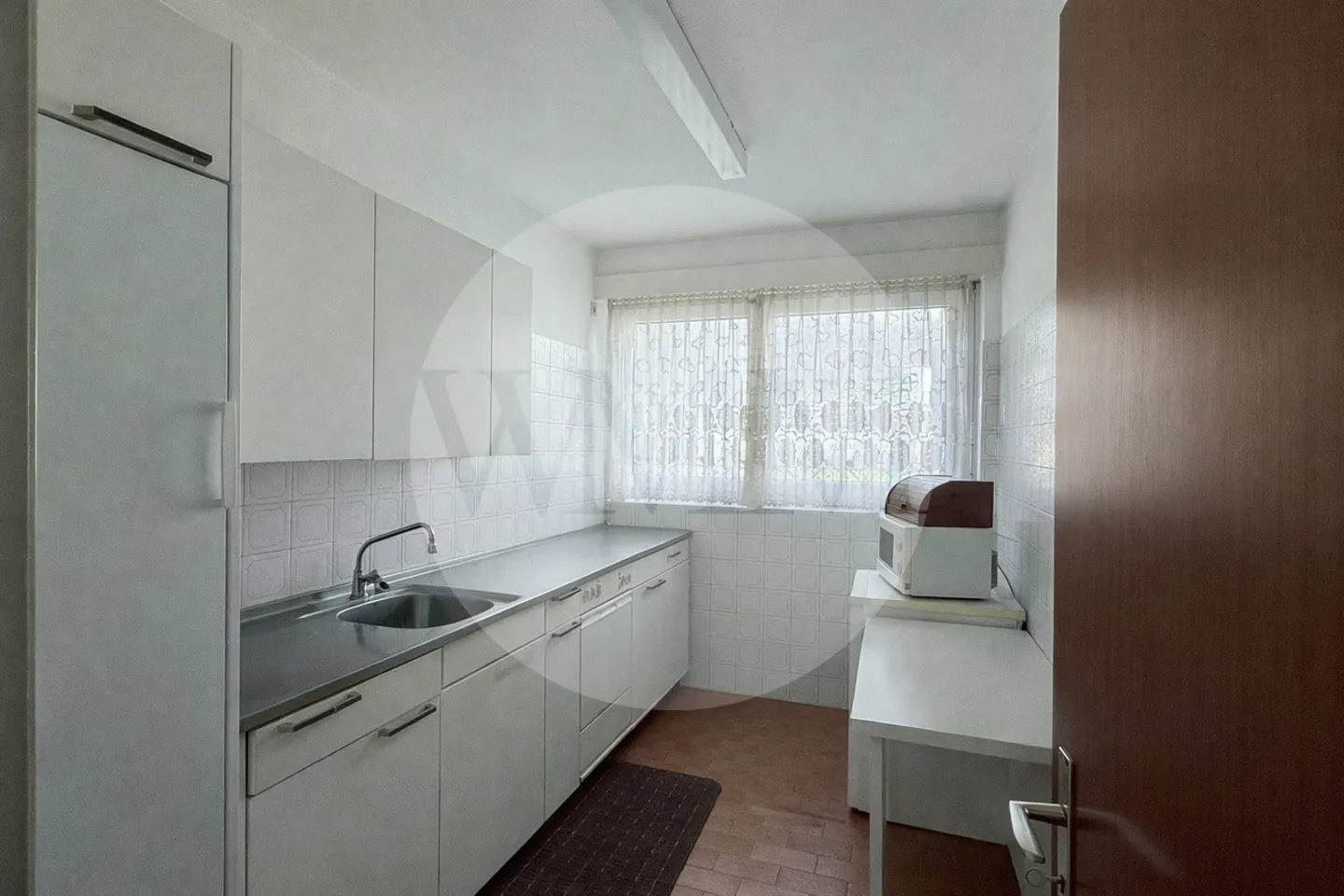 APPARTEMENT LUMINEUX DE 3,5 PIÈCES AU DERNIER ÉTAGE AVEC BALCON - Photo 3 sur 5