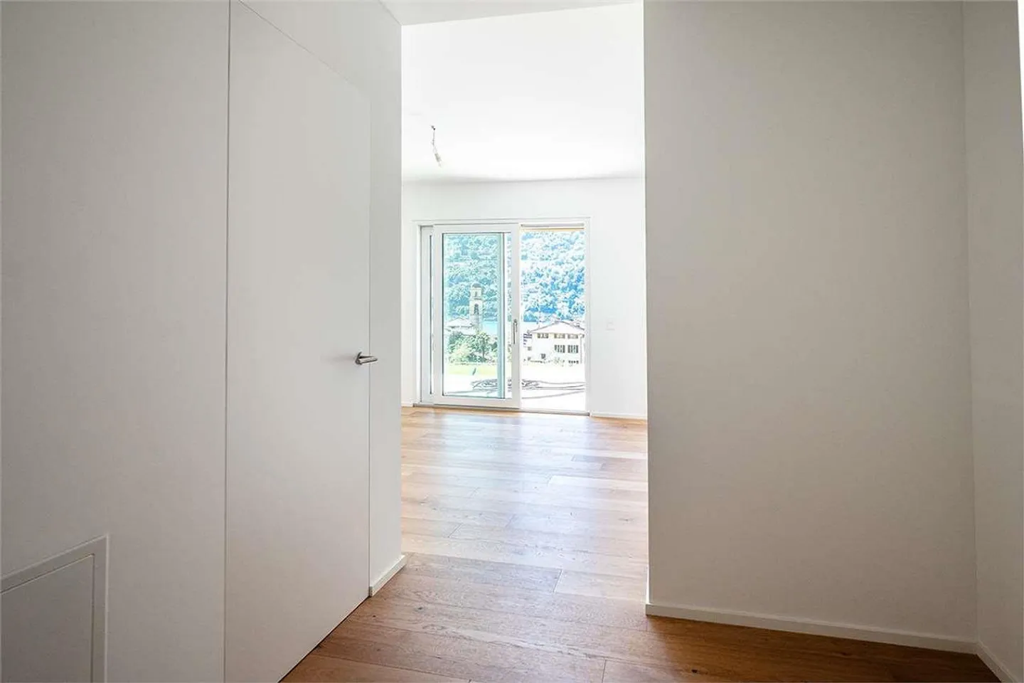 Elegante 4,5 Zimmer mit Garten und atemberaubendem Seeblick - Foto 10 von 13