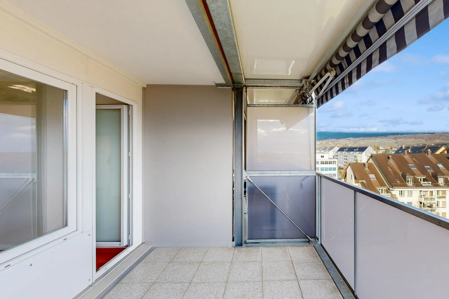 Appartement Charmant dans un Quartier Calme - Photo 2 sur 9