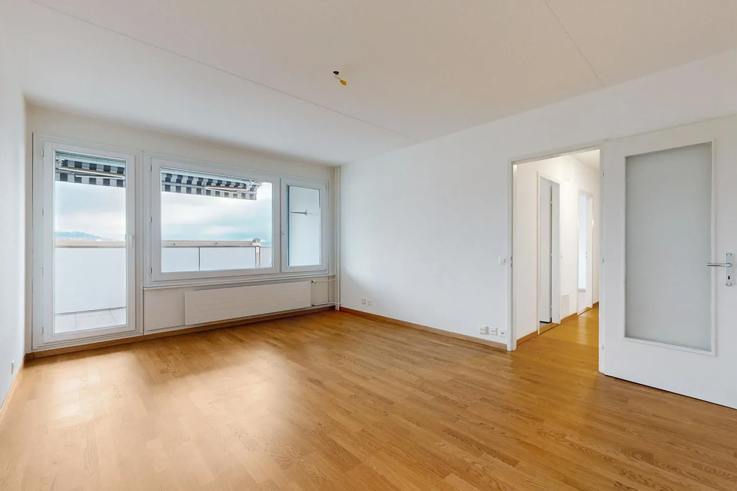 Appartement Charmant dans un Quartier Calme - Photo 3 sur 9