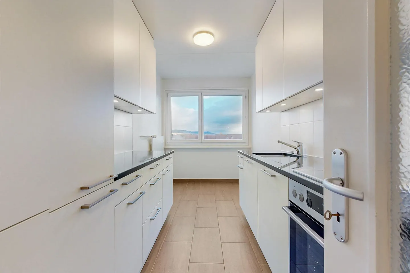 Appartement Charmant dans un Quartier Calme - Photo 5 sur 9