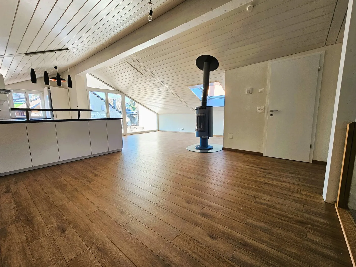 Atypical apartment with sunset terrace - Photo 4 of 10