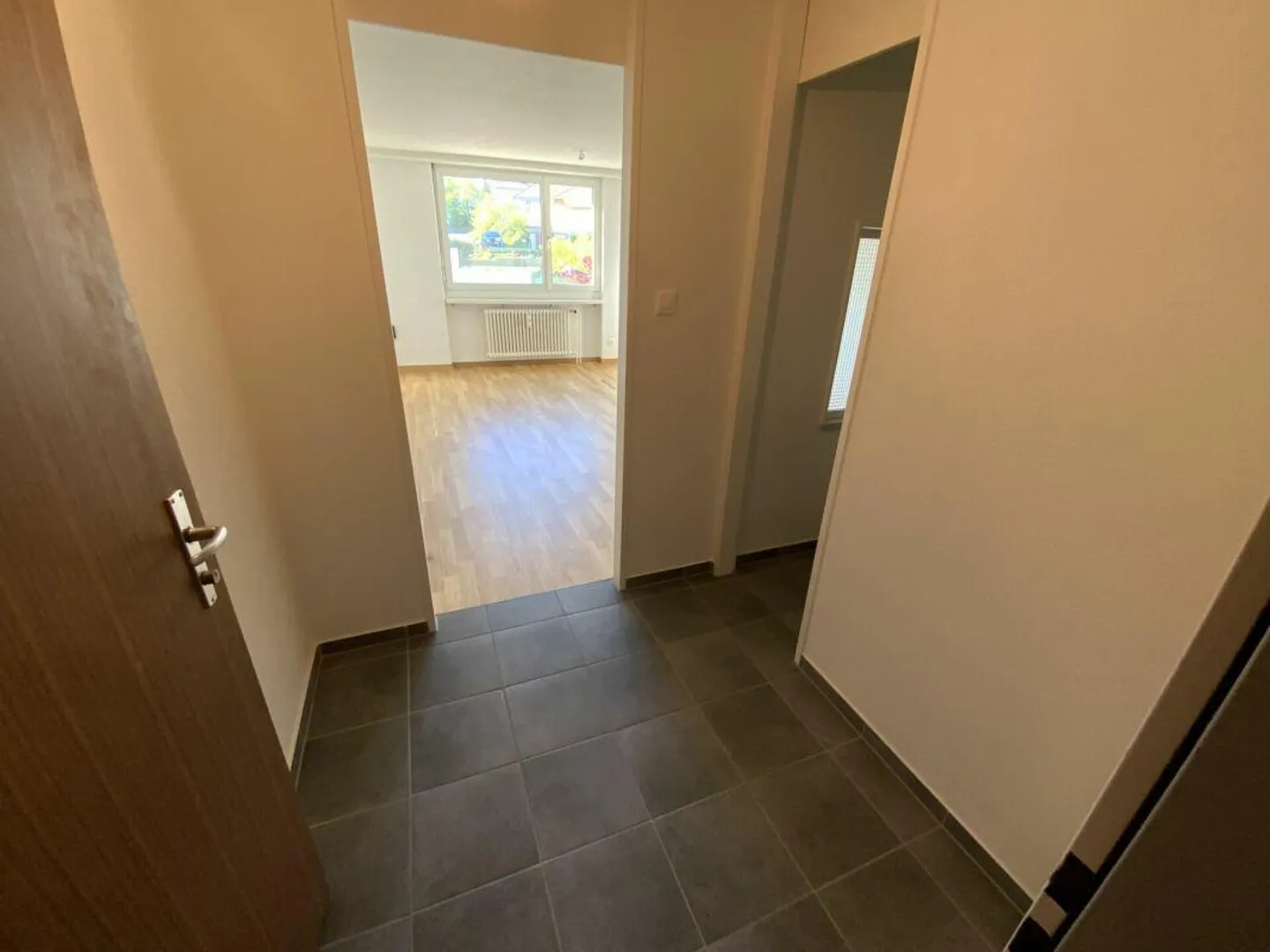 bright 1-room apartment - Photo 3 of 5